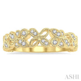 1/5 Ctw Floral Lattice Round Cut Diamond Wedding Band in 14K Yellow Gold